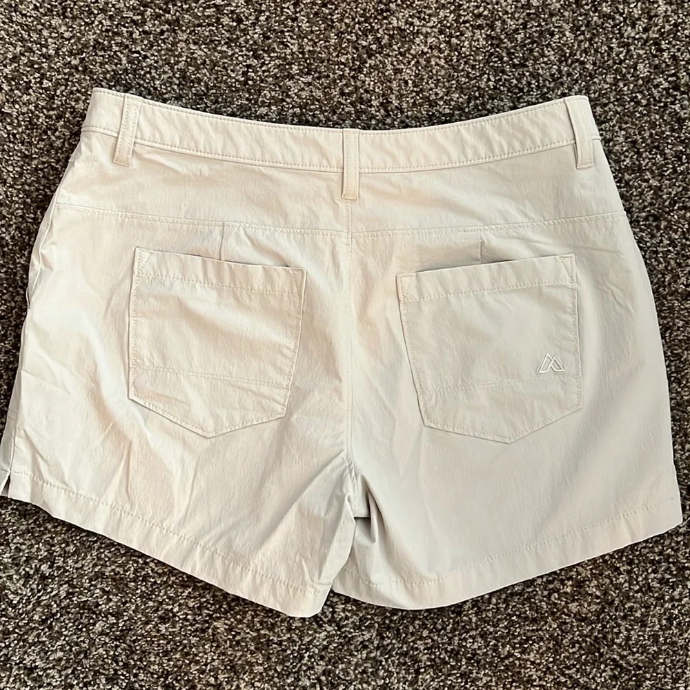 Women's Alpine Design Latitude Tech Shorts Cream Beige Cargo Shorts Size 10 - Picture 2 of 8